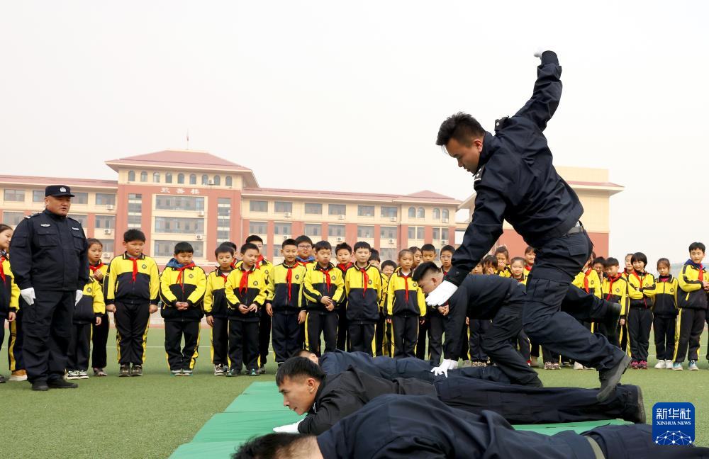 多彩活動迎接中國人民警察節(jié)