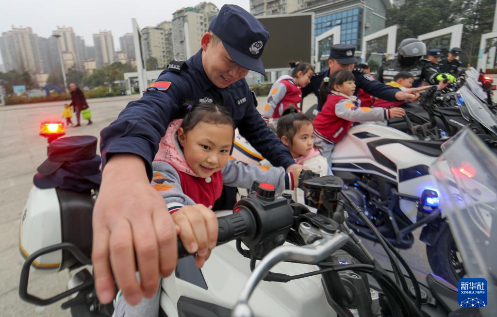 多彩活動迎接中國人民警察節(jié)