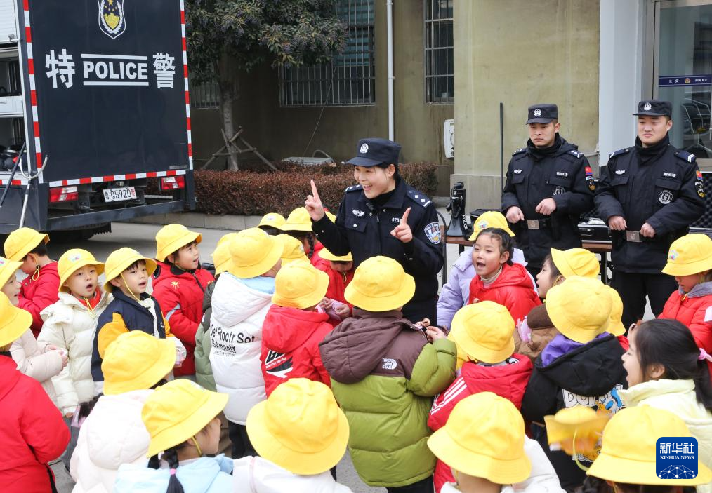 多彩活動迎接中國人民警察節(jié)