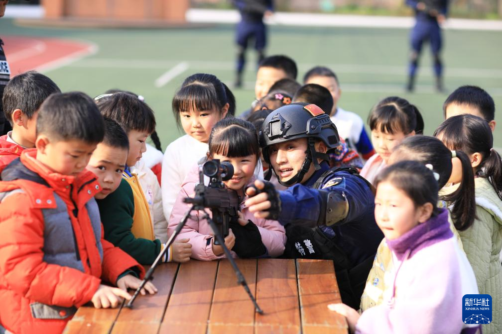 多彩活動迎接中國人民警察節(jié)