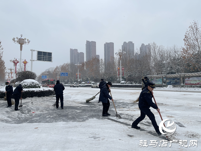 駐馬店經(jīng)濟開發(fā)區(qū)：除雪鏟冰 為市民出行“保駕護航”