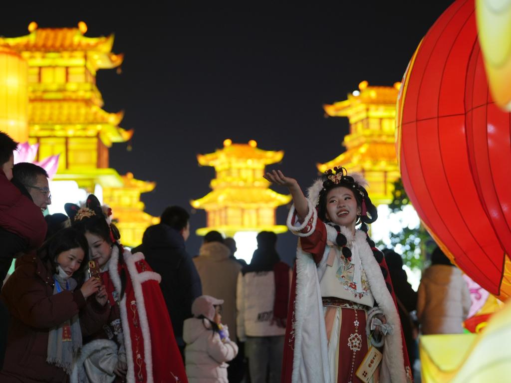 錦繡中國年丨這個春節(jié)，“龍龍”的年味里是濃濃文化味