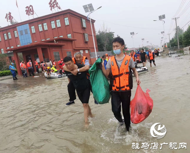 駐馬店市蛟龍水上義務(wù)搜救隊：救援生命 無怨無悔