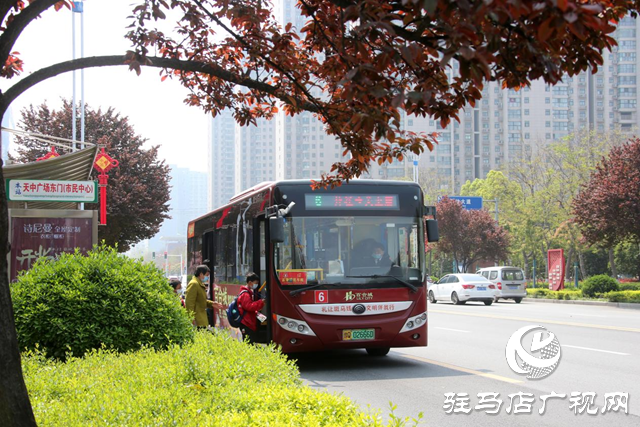 駐馬店公交“雷鋒車組”：繼承發(fā)揚(yáng)雷鋒精神 傳遞社會(huì)正能量