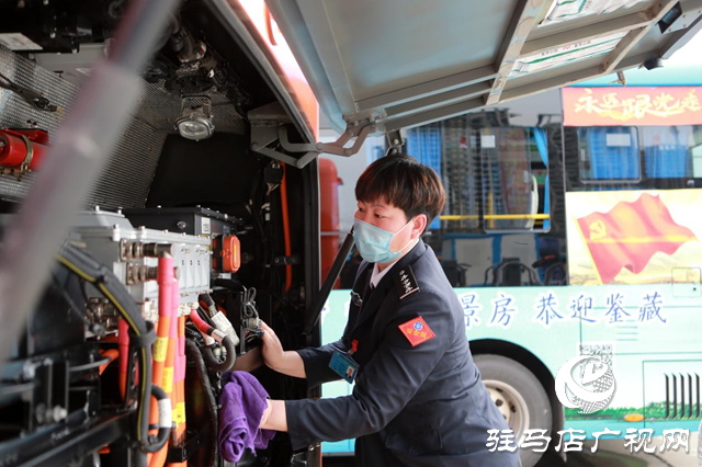 駐馬店公交“雷鋒車組”：繼承發(fā)揚(yáng)雷鋒精神 傳遞社會正能量