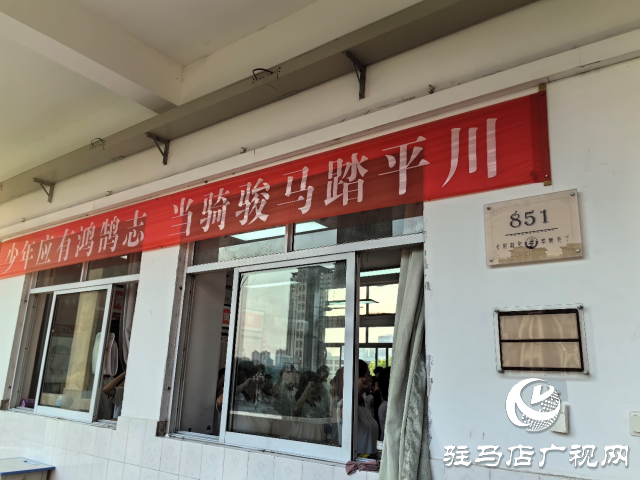 駐馬店高級(jí)中學(xué)高三學(xué)子迎接高考倒計(jì)時(shí)30天：全力以赴  備戰(zhàn)未來(lái)