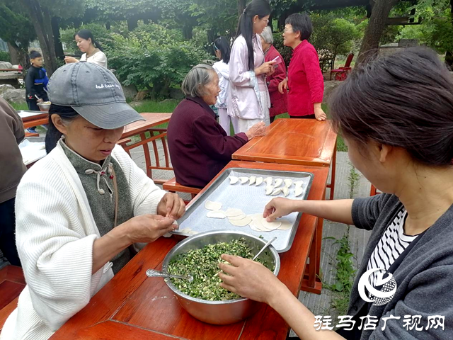 駐馬店經(jīng)濟開發(fā)區(qū)賈莊居委會：孝心餃子宴感恩母親