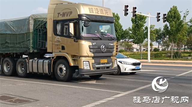 駐馬店這條道路交通標(biāo)線設(shè)置與車流量不符！亟待有關(guān)部門解決