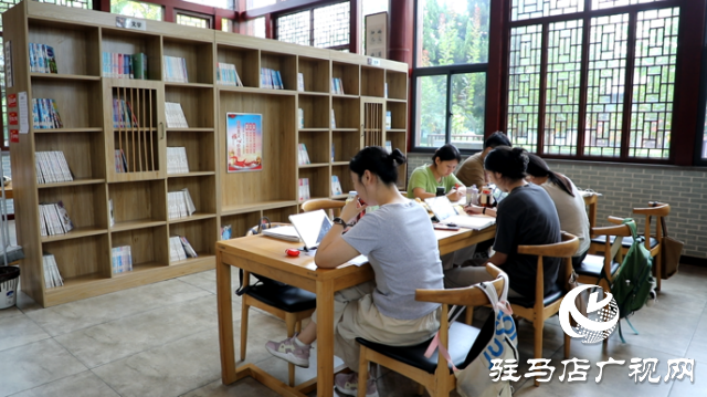 駐馬店：城市書屋成了市民學(xué)習(xí)好去處