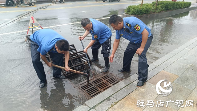 駐馬店市政部門：積極應(yīng)對(duì)持續(xù)降雨 確保市區(qū)排水暢通