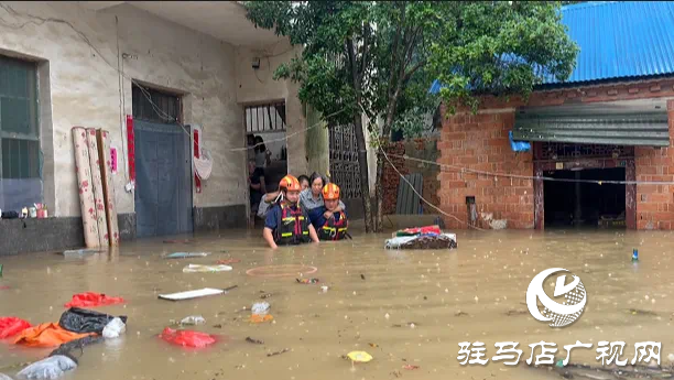 遭遇強(qiáng)降雨 泌陽(yáng)消防成功轉(zhuǎn)移被困群眾