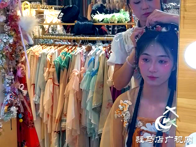 駐馬店皇家驛站：漢服熱潮點(diǎn)亮夏日古韻