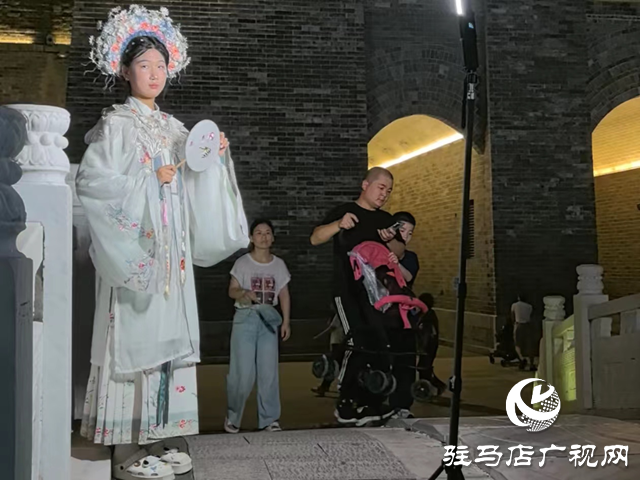 駐馬店皇家驛站：漢服熱潮點(diǎn)亮夏日古韻