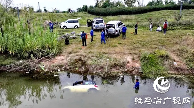 遂平縣：水上救援隊(duì)迅速出動(dòng) 成功打撈落水車(chē)輛