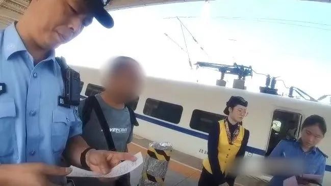 從243公里降至105公里！旅客這個行為致列車降速運行3分鐘，警方：拘留！